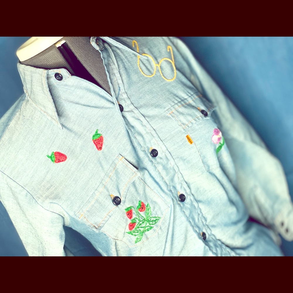 Vtg Levi’s 70s Denim Button Up Embroidery